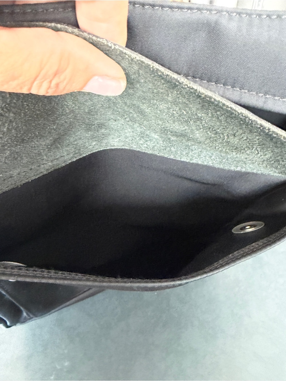 Vintage Longchamp Black Nylon & Leather Crossbody Messenger Bag - Picture 4 of 4